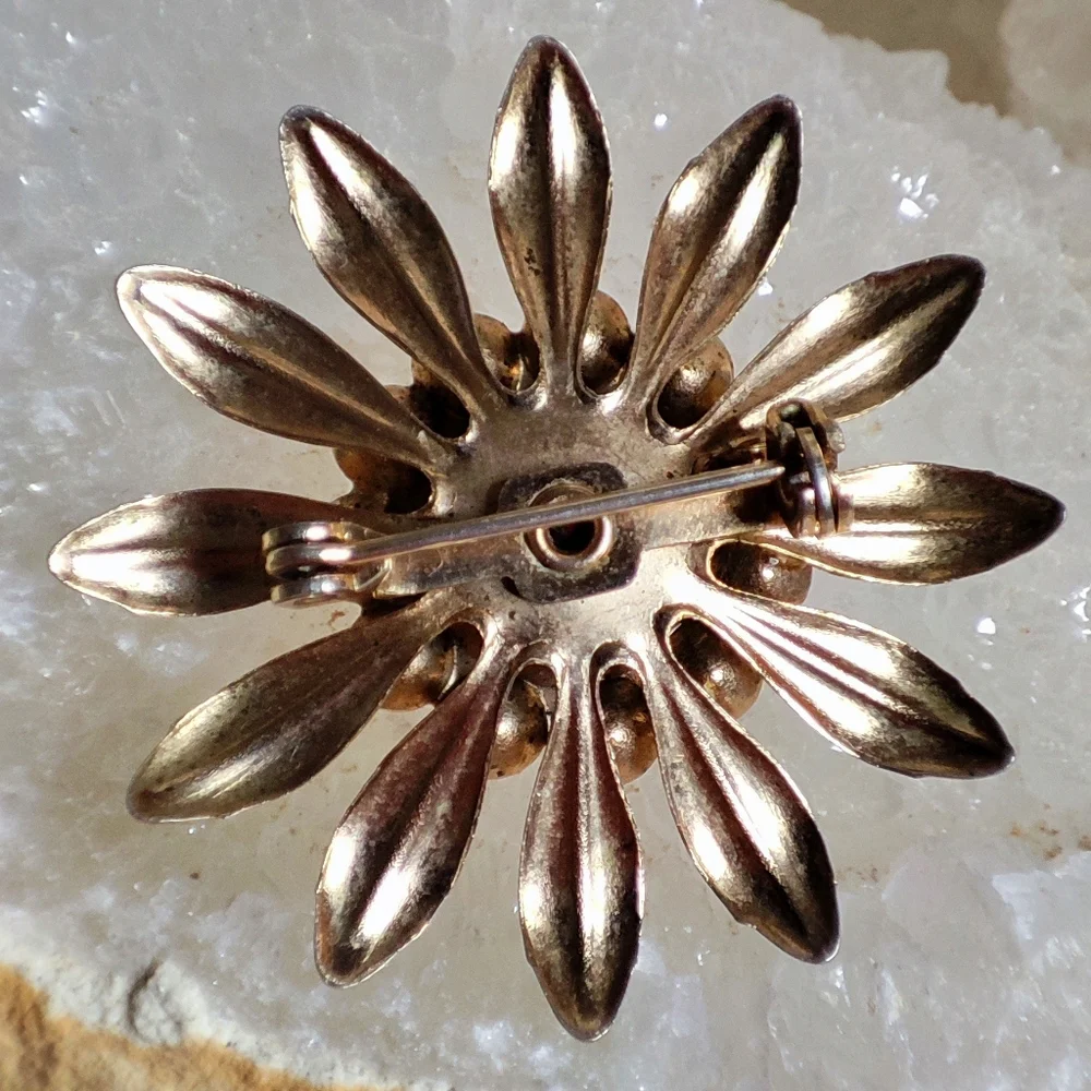 Dark Deep Red Prong Set Faceted Brooch Gold Tone Vintage Flower Pin